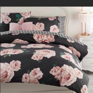 Pottery barn full/queen bedding and shams